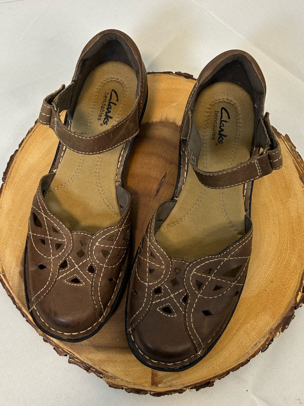 Clarks Nikki Temp Flat Dark Brown Leather hook & loop Strap Sandals Women’s 8.5